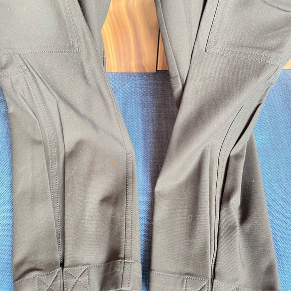 Banana Republic- Black tapered cargo pant - Picture 3 of 5